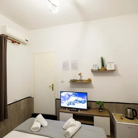 Tiny Cute Near The Center - 5 Min Walk Apartment Tirana