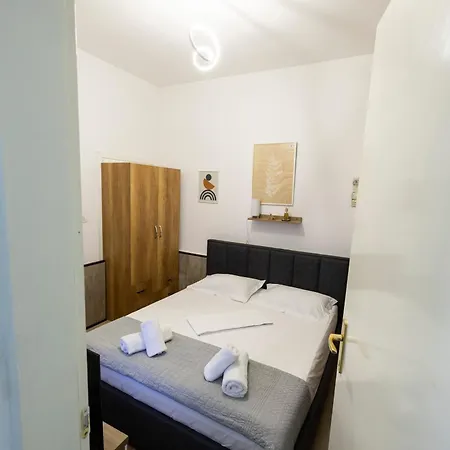 Apartment Tiny Cute Near The Center - 5 Min Walk Tirana