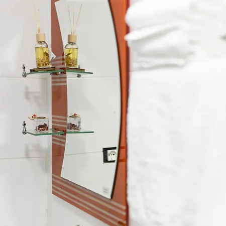 Lägenhet Tiny Cute Near The Center - 5 Min Walk Tirana