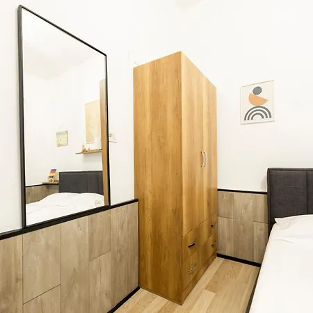 Tiny Cute Near The Center - 5 Min Walk Apartamento Tirana