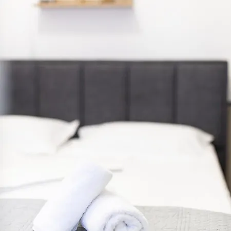 Tiny Cute Near The Center - 5 Min Walk Apartamento Tirana