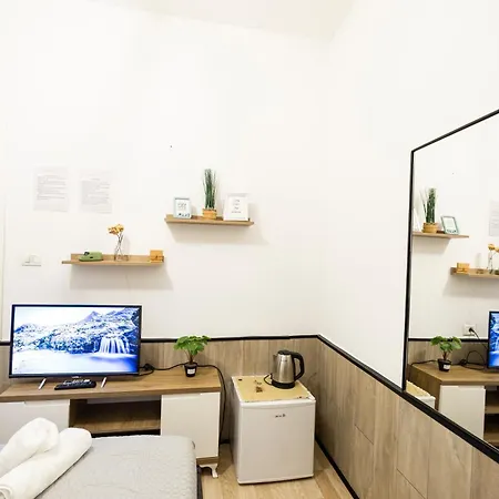 Tiny Cute Near The Center - 5 Min Walk Apartment Tirana
