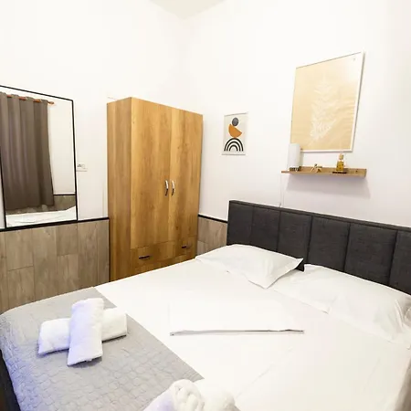 Tiny Cute Near The Center - 5 Min Walk Apartment *