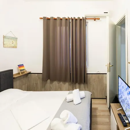 Tiny Cute Near The Center - 5 Min Walk Apartment Tirana