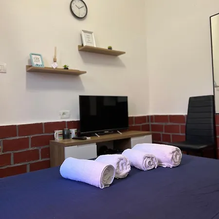 Tiny Cute Near The Center - 5 Min Walk Apartment *